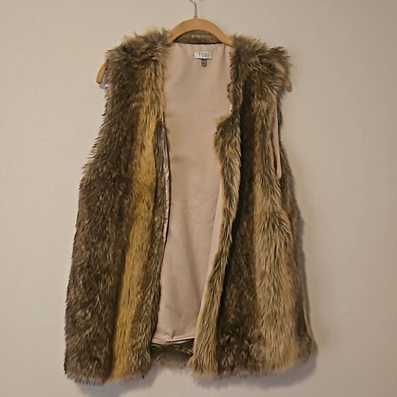 TOBI WOMAN FAUX  FUR VEST SIZE M - Picture 1 of 7